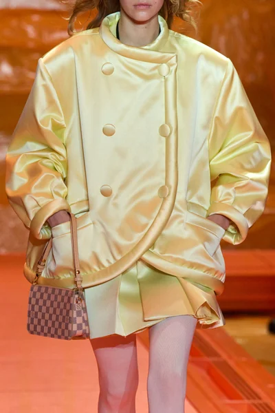 Look 49